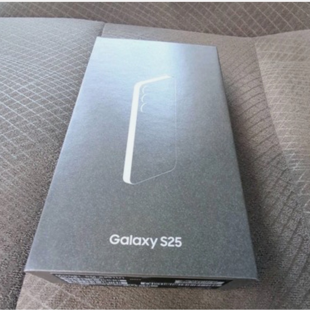 Samsung Galaxy S25 - Gray (sold)